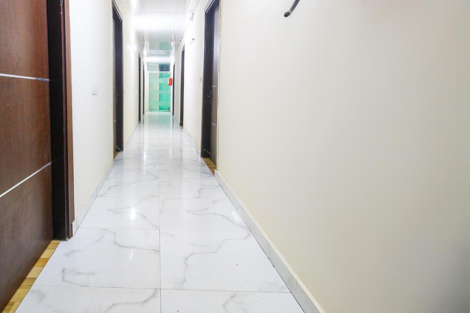 Hotel O Ansh Residency Delhi  Exteriör bild